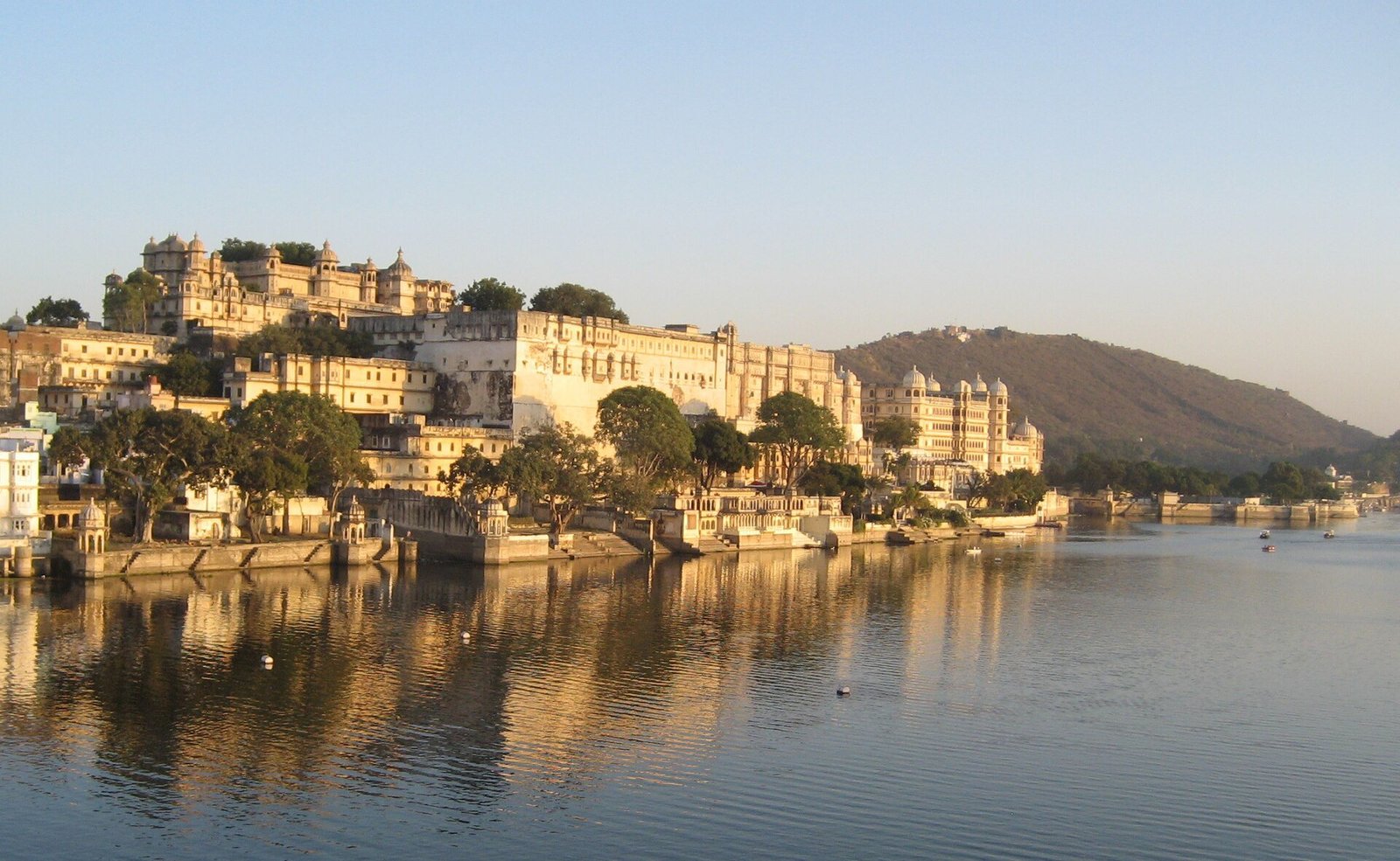 Taxi service in Udaipur
