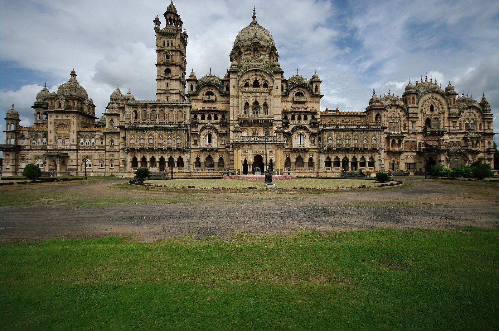 Taxi service in Vadodara