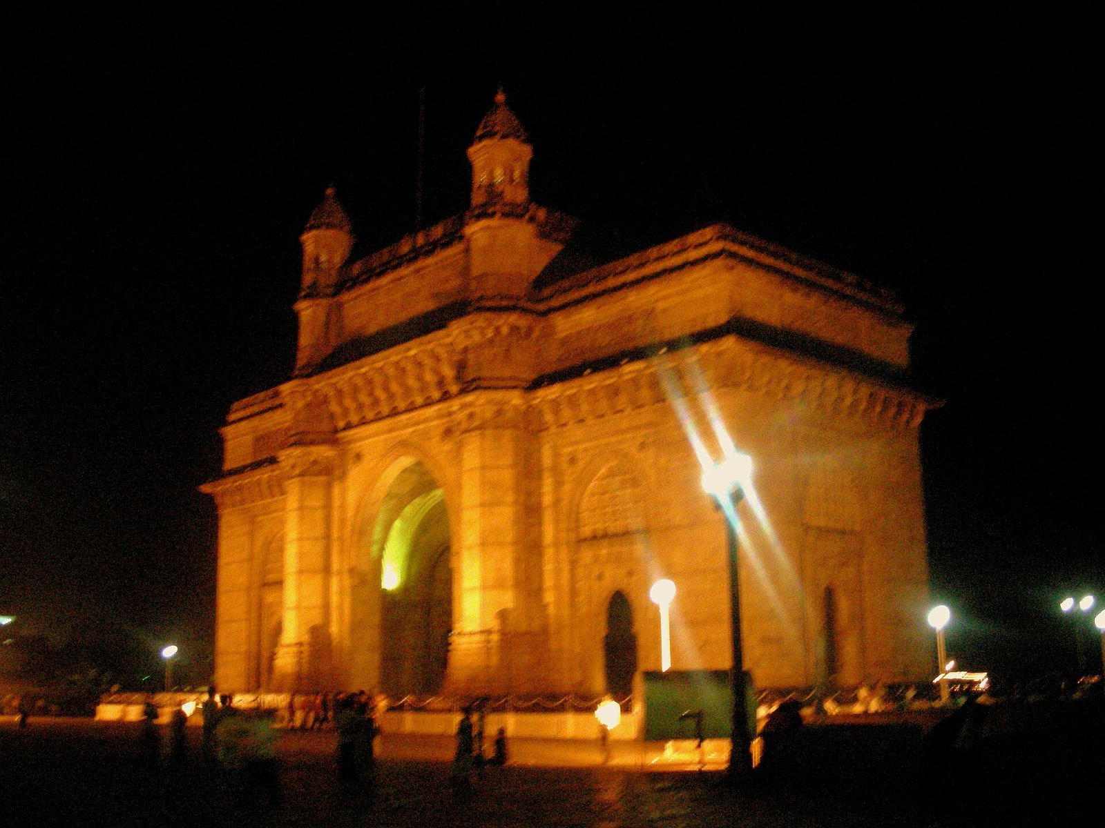 Ahmedabad to Mumbai taxi